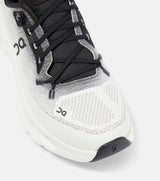 On running Cloudtilt - Black | Ivory