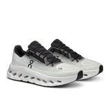 On running Cloudtilt - Black | Ivory