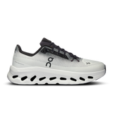 On running Cloudtilt - Black | Ivory
